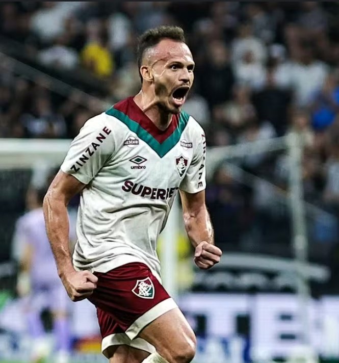 tragcoloradas's tweet photo. - seja o Internacional 
- faça uma das maiores contratações da história do clube
- perca uma libertadores em 5 minutos depois de sair ganhando dentro de casa com aprox 50 gols perdidos pelo novo reforço e com falha do Renê
- nao classifique para o mundial de clubes https://t.co/9Q7eeqAswh
