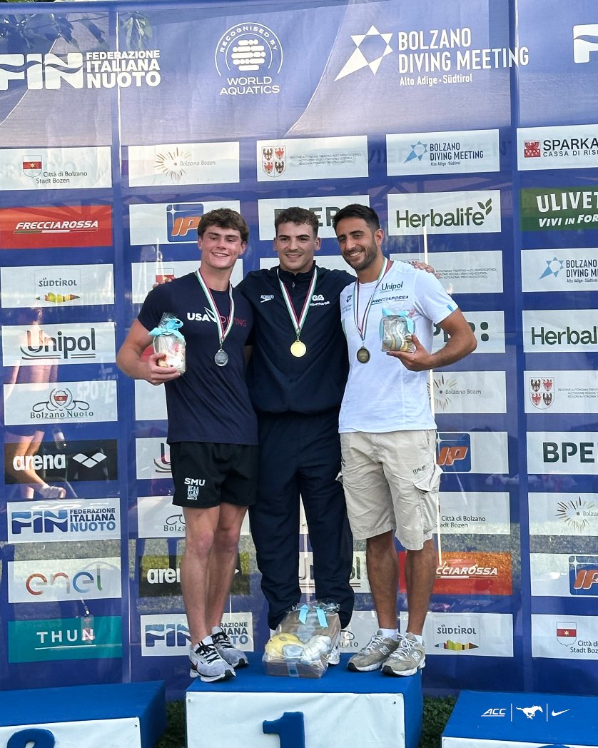 SMUSwimDiveM's tweet image. Luke doing his thing!
Luke placed second on 3 meter with a score of 425.30 at the Bolzano Diving Meeting in Bolzano, Italy.