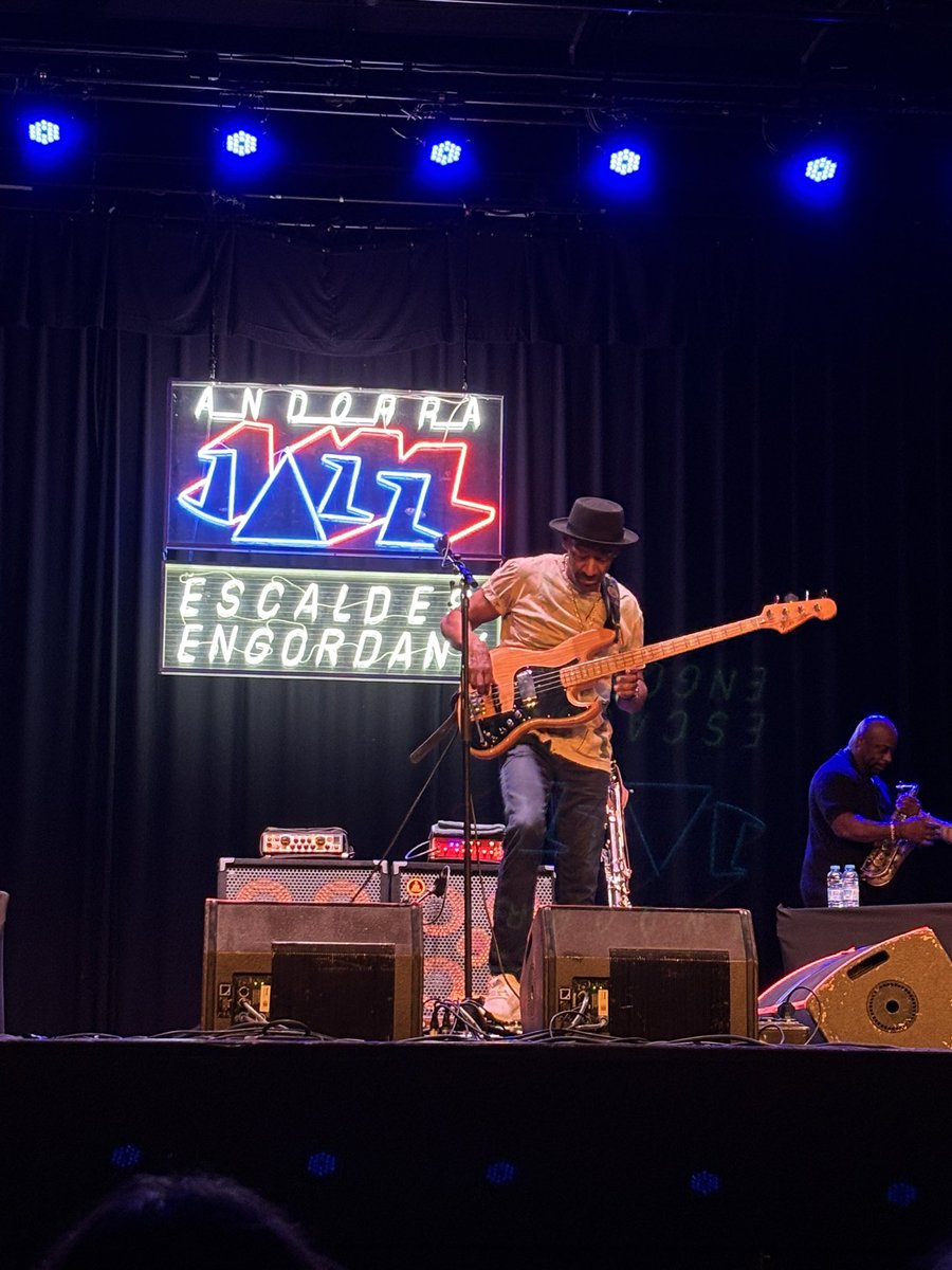 ESPECTACULAR MARCUS MILLER