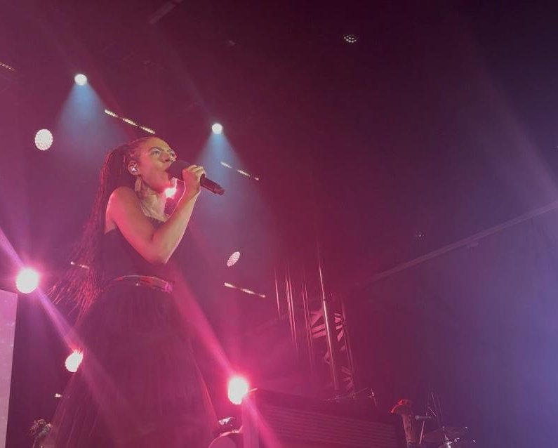 #MTLmoments || La cantautora canadiense Allison Russell @allisonrussellmusic durante su presentación de ayer en el TD Stage de @montreal  🎶

📸: Gaby Domínguez 
@festivaljazzmtl <a href="/Montreal/">Montréal</a> #mtlmoments