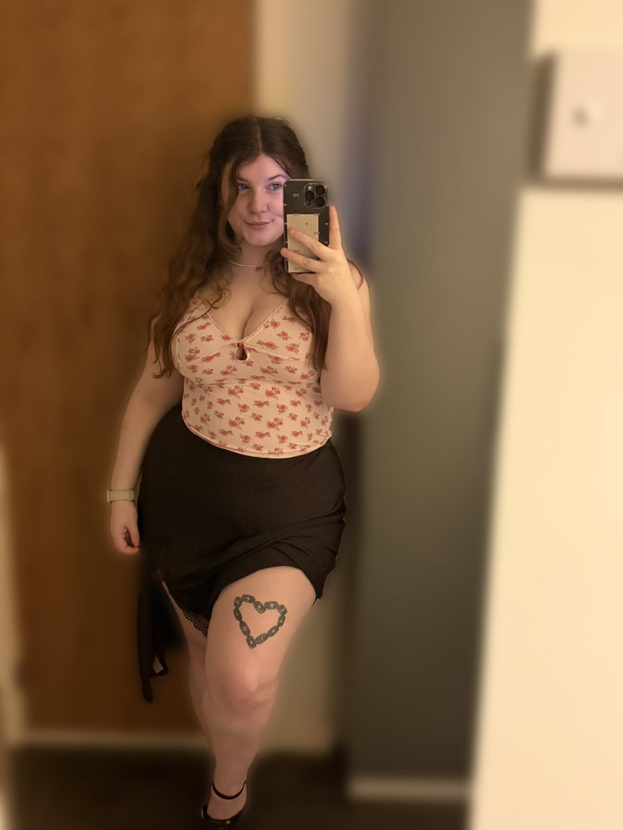 My face ruins it but fit check!! 💕