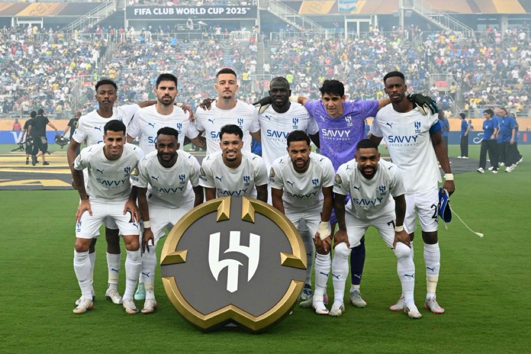 الحمد لله على كل حال ، شكراً نجوم الهلال وإنزاغي ما قصرتوا ، ارفعوا رؤوسكم كسبتوا إعجاب العالم وإنصافه 
الفريق تأثر بالإرهاق كثيراً ، اسوأ ما في المباراة اداء الحكم ..
 فخورين بما حقق الهلال من مكاسب عدة والقادم أفضل ان شاءالله .
#كأس_العالم_للأندية_2025