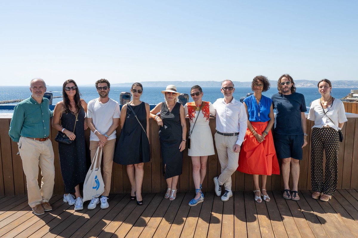 Consulat De la République de Slovénie à Marseille (@consulslovenie) on Twitter photo 🌊 Le <a href="/ConsulSlovenie/">Consulat De la République de Slovénie à Marseille</a> 🇸🇮, avec le Consul <a href="/fabricegreffet/">Fabrice GREFFET</a>, a visité l’#ArtFair à l’Hôtel des Bords de Mer avec le #CorpsConsulaireDeMarseille. 🎨
Exposition immersive sur le thème de la Mer.
Merci à #BeccaHoffman et <a href="/ArmelleDakouo/">Armelle Dakouo</a> pour leur expertise.
#Art #Culture #VieConsulaire 🌊 Le <a href="/ConsulSlovenie/">Consulat De la République de Slovénie à Marseille</a> 🇸🇮, avec le Consul <a href="/fabricegreffet/">Fabrice GREFFET</a>, a visité l’#ArtFair à l’Hôtel des Bords de Mer avec le #CorpsConsulaireDeMarseille. 🎨
Exposition immersive sur le thème de la Mer.
Merci à #BeccaHoffman et <a href="/ArmelleDakouo/">Armelle Dakouo</a> pour leur expertise.
#Art #Culture #VieConsulaire
