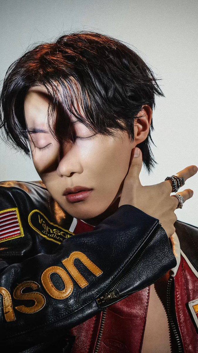 hobi pics is on tour⁷ (@hopeplcs) on Twitter photo 