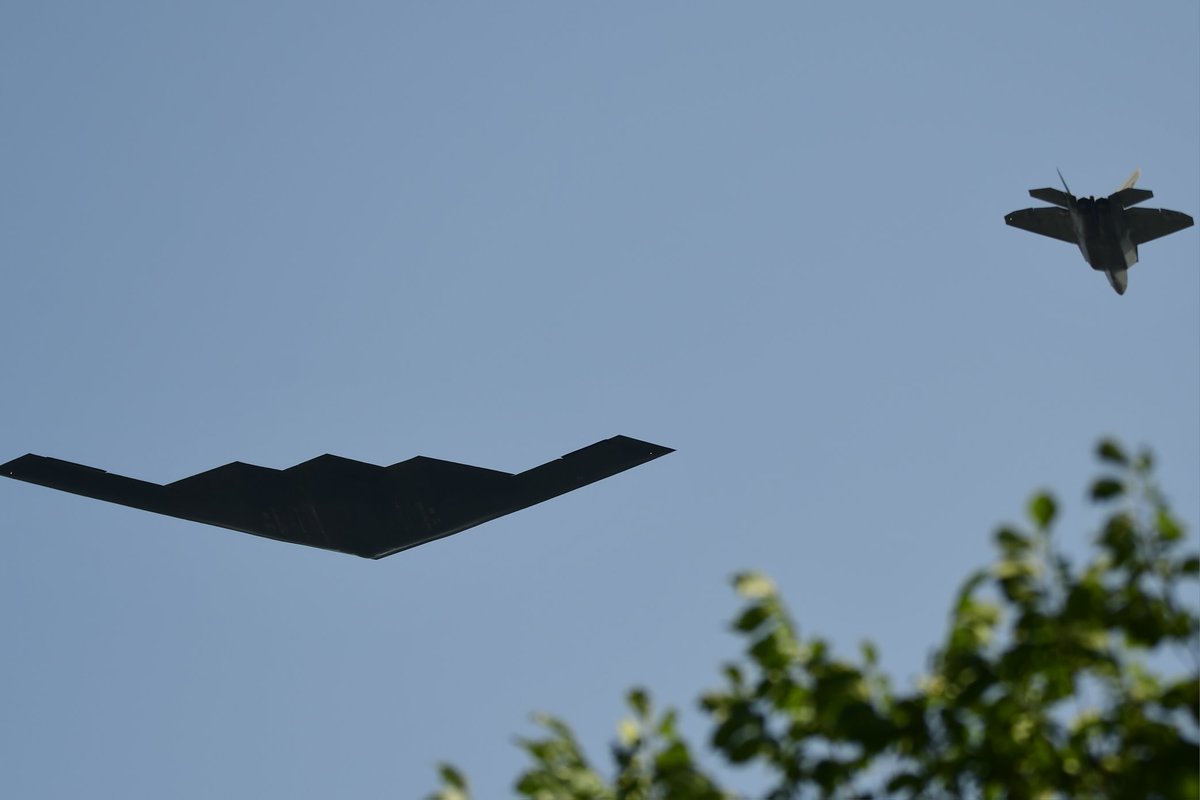 KSOSINT's tweet image. Fourth of July B-2, F-22, and F-35 flyover of the White House