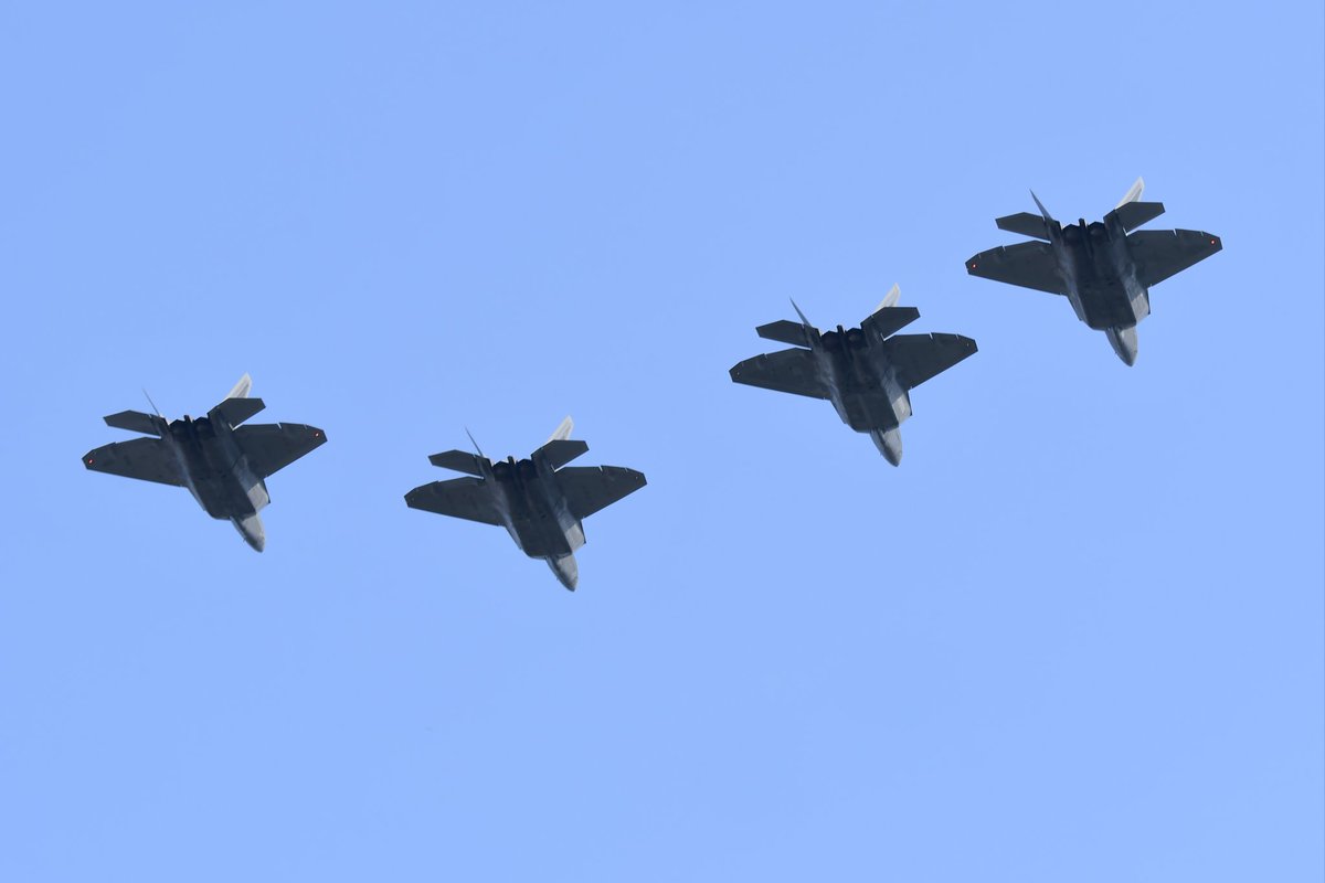 KSOSINT's tweet image. Fourth of July B-2, F-22, and F-35 flyover of the White House
