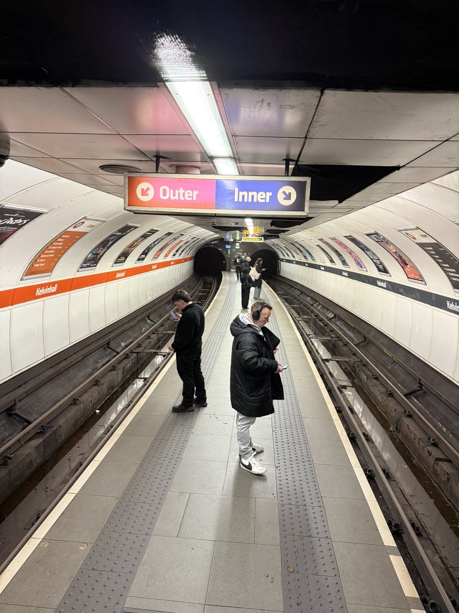 Evanrinya's tweet photo. Cute metro w Glasgow jest cute. https://t.co/gwjGiWYTdd