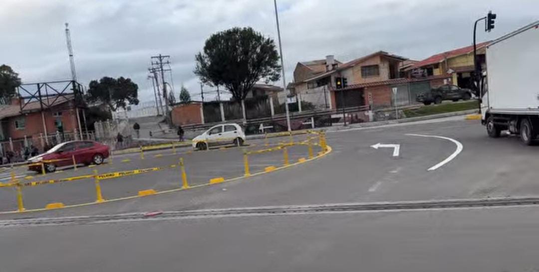 #Ecuador #Cuenca: [audio] Director de Movilidad se refirió a redondel en sector bomba de los Choferes   complicefm.com/noticias/detal…