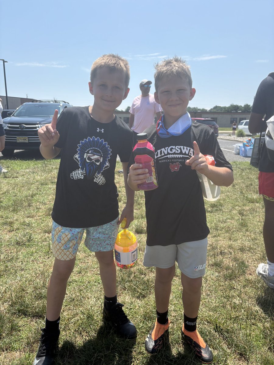 CoachMHendricks's tweet image. Future Dragons 🐉 taking in the Greatest Hits video in our Meeting Room and Weight room | Special Thanks to our player volunteers 🔴⚫️
Awesome week at the Youth Football 🏈 Camp
@Dragons_AD