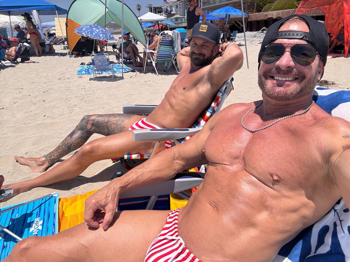 🇺🇸🇺🇸HAPPY BIRTHDAY AMERICA!!🇺🇸🇺🇸
Bruce and I are both running a fucking great sale 30-50% off on OnlyFans!! 💯

See what’s under our patriotic suits!

onlyfans.com/brucejones?rec…
And me…
onlyfans.com/gregdixxon

✅We each have different content with hundreds of juice jerking fun