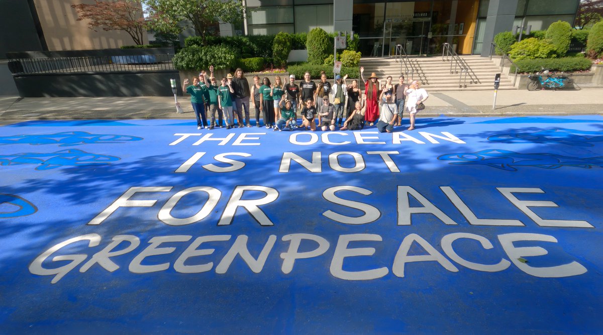 🚨  Aujourd'hui, nous nous sommes rendu·es au siège de l’entreprise The Metals Company (TMC) à Vancouver pour peindre une murale géante avec un message qu’elle ne peut ignorer : les océans ne sont pas à vendre. #StopDeepSeaMining

Ajoutez votre nom: act.gp/3Tl5NBx