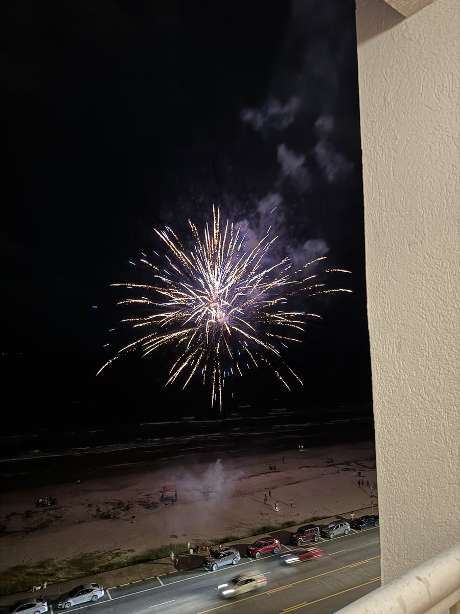 LaCongresista's tweet image. Fireworks all around me. Great views from balcony. Happy Birthday USA.🇺🇸