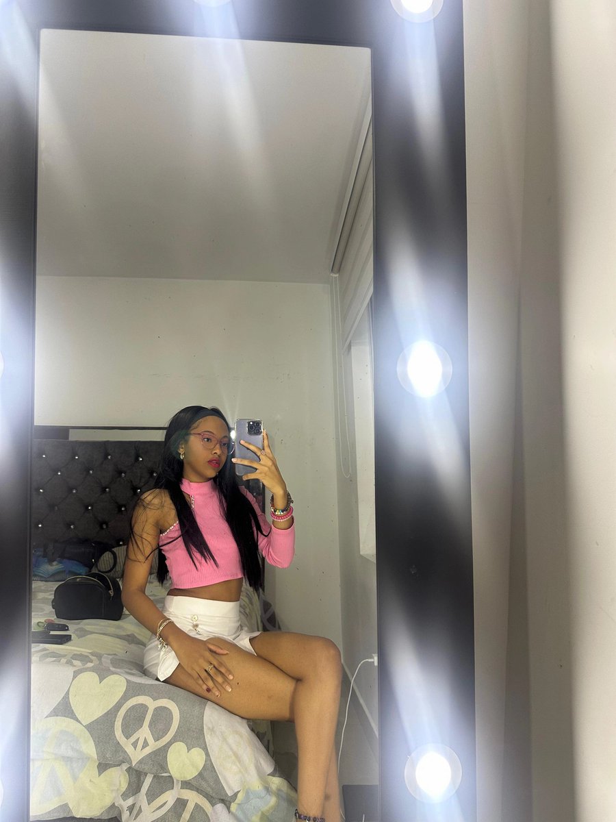 Tus manos no tocan, susurran,
y mi piel se vuelve verso😘💋♥️#seguidores #SiguemeYTeSigo
#SiguemeYTeSigoCumplo
#SiguemeYTeSigoDeVuelta #siguemetvmas
#SiguemeYTeSigoAllnstante #sigueme
#versos #poemas #frases #Fotos