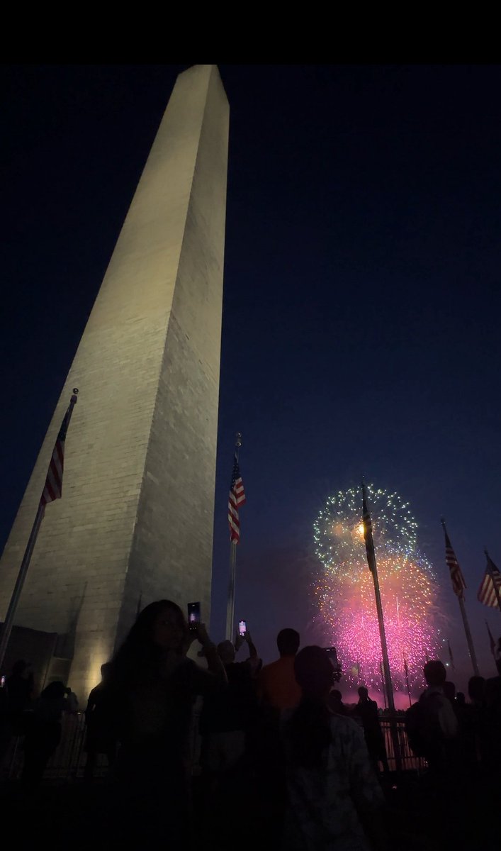Started on a 🛥️ with <a href="/DCPoliceDept/">DC Police Department</a> and ended on the <a href="/NationalMallNPS/">National Mall NPS</a> for the 🎆 

Happy 4th of July! Hope you’ll tune in to <a href="/wusa9/">WUSA9</a> at 11pm!!