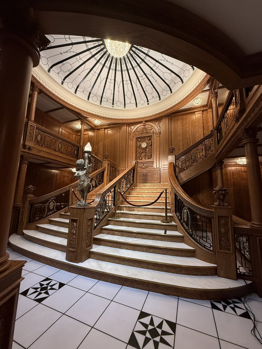 AndrewARTPOP's tweet image. I was dubbed “The Titanic Kid” in elementary school & high school. I’ve always had a passion and fascination with the ship and the story. One thing I’ve always wanted to do was being inside a replica of the Titanic’s Grand Staircase, and today that childhood dream came true!