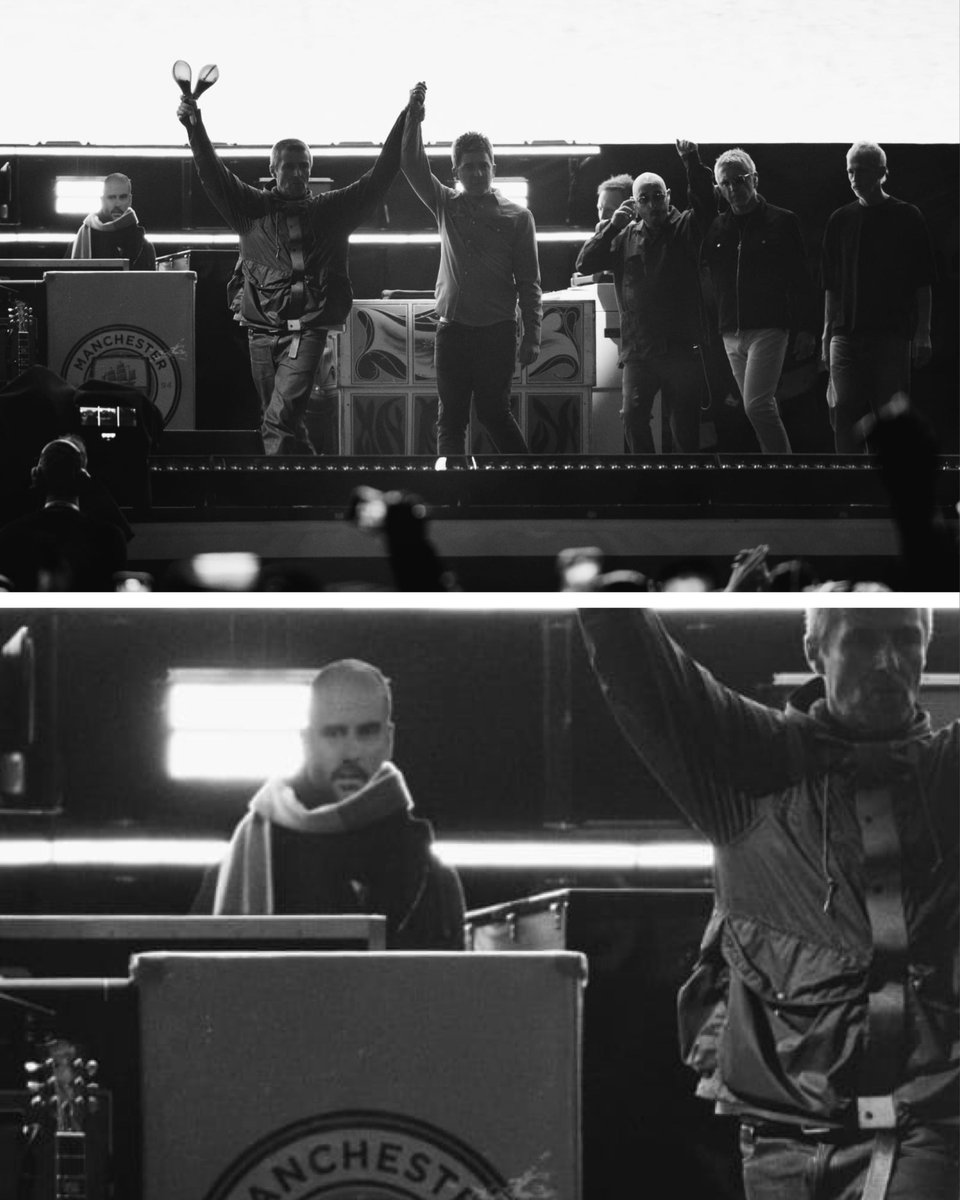 un pep guardiola de cartón acompañando a oasis