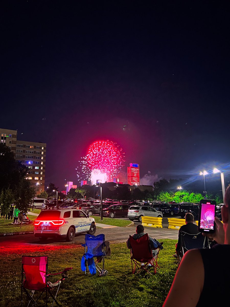 Another spectacular Price Chopper Supermarkets fireworks display in Albany this Fourth of July - from the comfort of the lawn of the Stratton VA Hospital (a key Albany hack if you want to avoid the crowds) 
Happy 4th! 🎆🗽🇺🇸