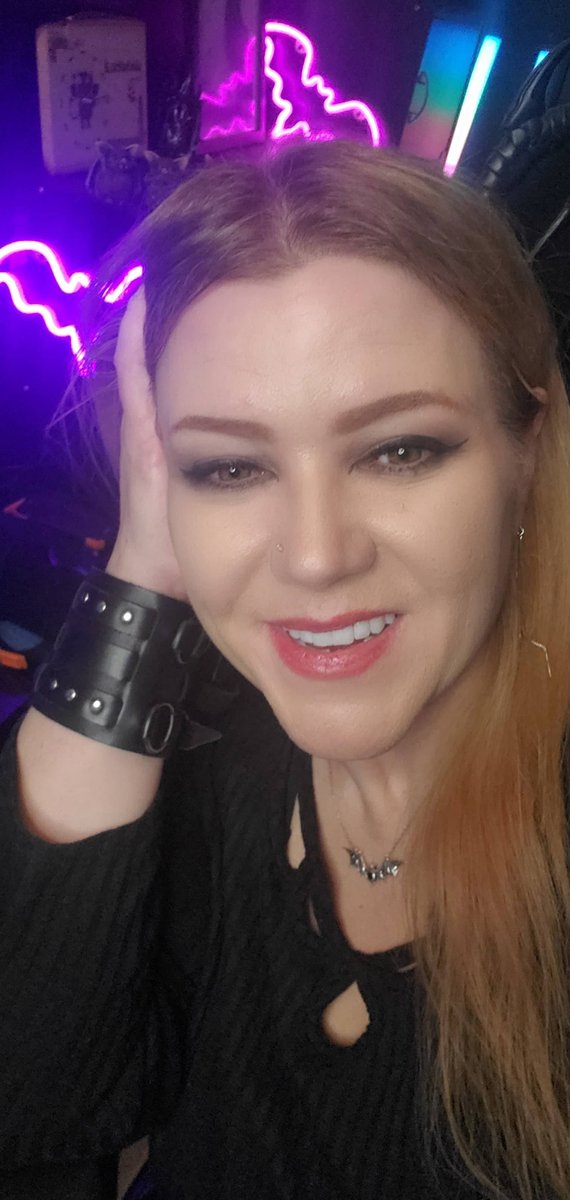 So glad we were able to do some farm runs of Red Petal Bastion in ESO *and* hop into Return to Moria today. So happy to see so many enjoying the game! Thanks for coming to the show and a *not* regularly-scheduled day! Happy 4th!!! #kattscrypt