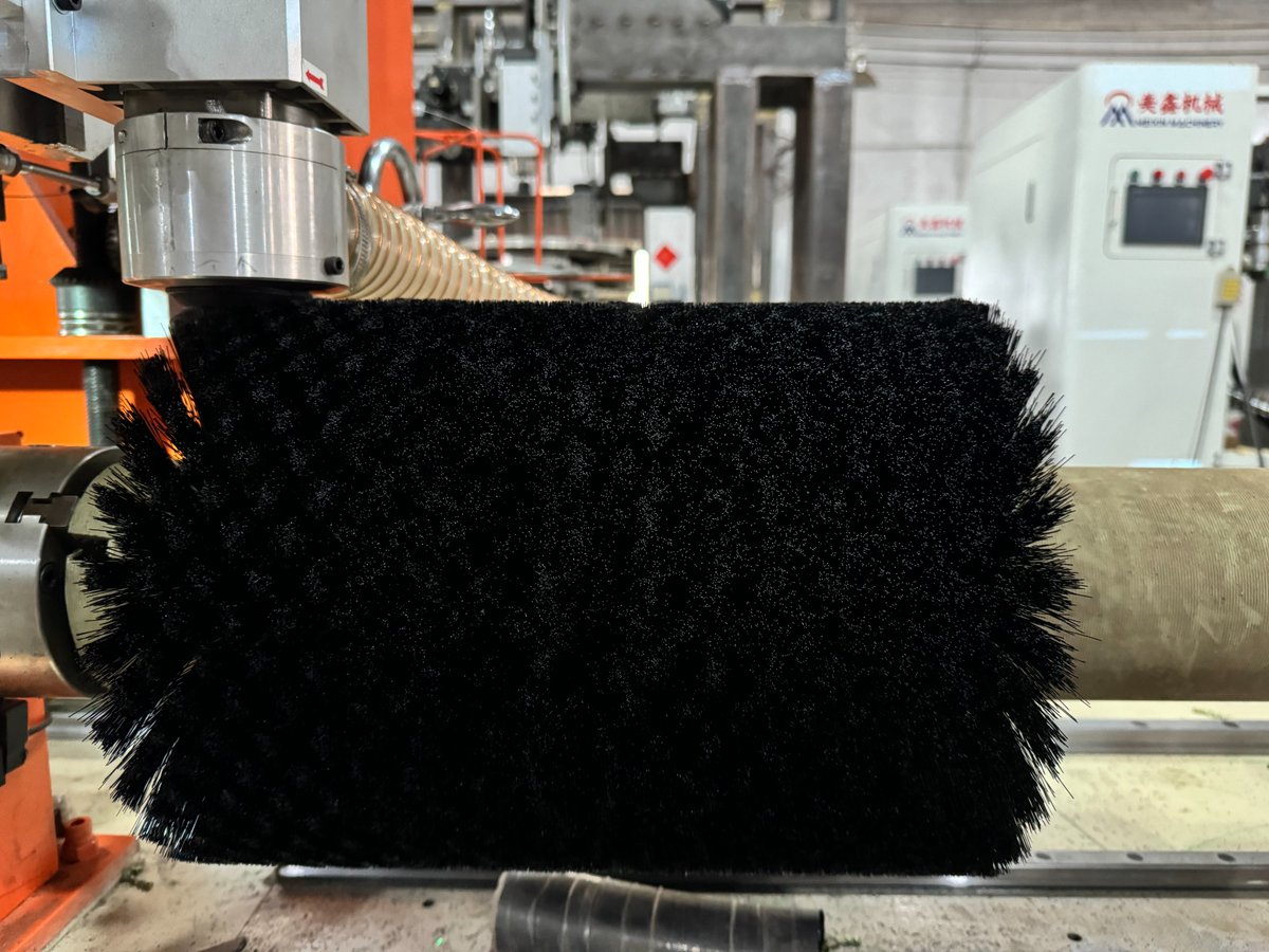 MeixinCrystal's tweet image. Power Up Your Productivity!
Meet the multi-purpose solution trusted by manufacturers worldwide…

🛠️ Meixin’s 2-Axis Brush Machine (1 Drilling, 1 Tufting, 1 Trimming) is built for roller, flat &amp;amp; disc brushes.
Efficient. Reliable. Versatile.

#brush #brushmaking #brushmachine