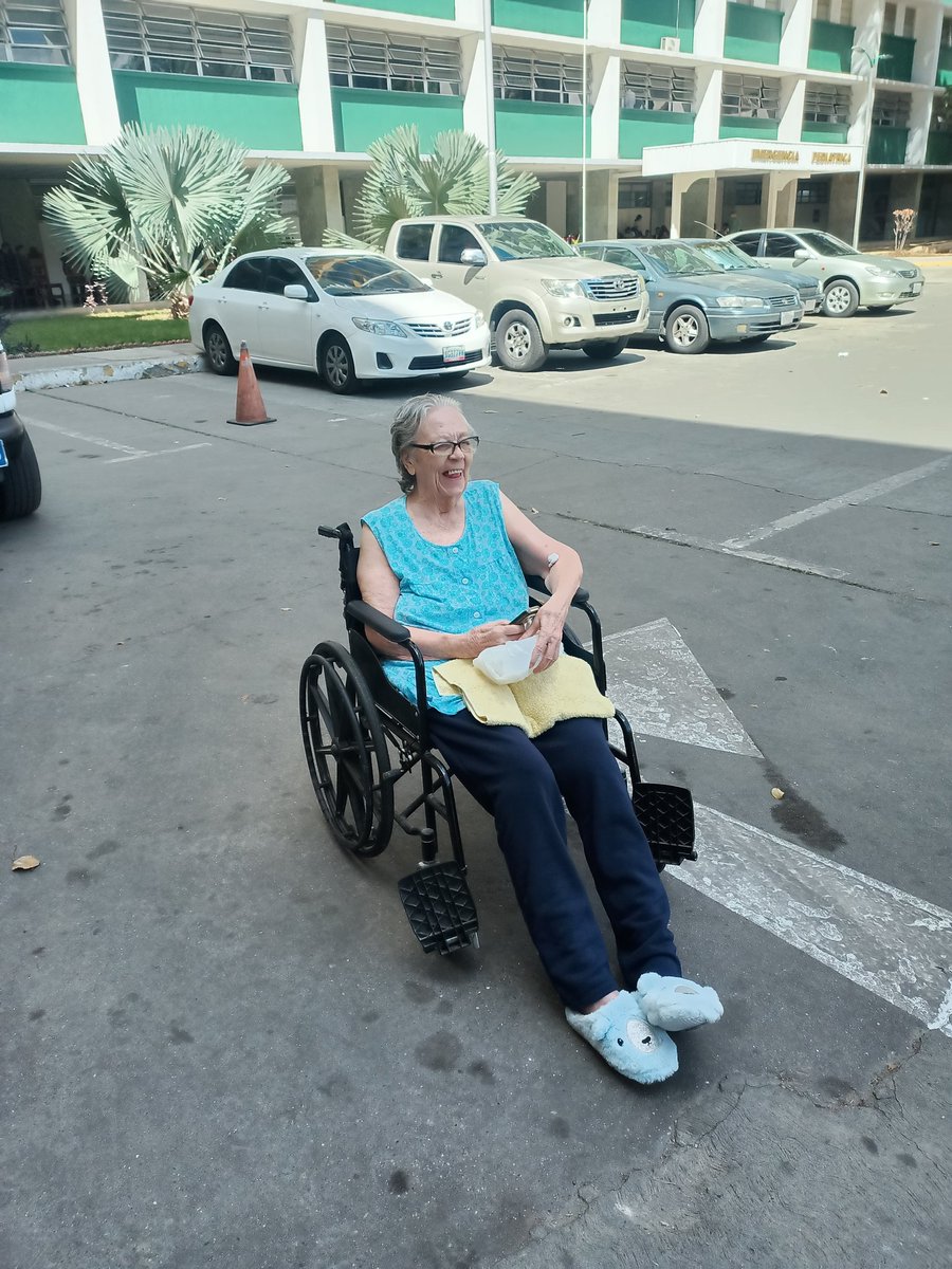 #URGENTE, buenas noches. Se necesita apoyo con pañales para la Sra María, ya que se le están terminando.
Si tienen en donación y son de Caracas o cerca, yo los puedo buscar.
El bulto de pañales sale en 5000 Bs, cualquier aporte abajo dejo los datos.
Favor difundir 🙏 
#Ayuda