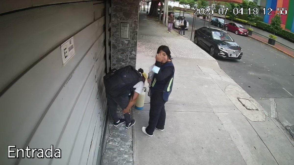 Aphagil (@aphagil) on Twitter photo <a href="/En_laDelValle/">En la Del Valle</a> <a href="/BJAlcaldia/">Alcaldía de Benito Juárez</a> <a href="/PCBJCDMX/">Participación Ciudadana Benito Juárez</a> <a href="/LaNapolesCdMx/">La Nápoles CdMx</a> <a href="/tlacodelvalle/">Tlacoquemécatl Del Valle</a> cuidado, estas personas intentaron entrar al condomino diciendo ser de fumigacion y nadie había solicitado tal servicio, y fueron muy insistentes para ver si alguien les abría <a href="/En_laDelValle/">En la Del Valle</a> <a href="/BJAlcaldia/">Alcaldía de Benito Juárez</a> <a href="/PCBJCDMX/">Participación Ciudadana Benito Juárez</a> <a href="/LaNapolesCdMx/">La Nápoles CdMx</a> <a href="/tlacodelvalle/">Tlacoquemécatl Del Valle</a> cuidado, estas personas intentaron entrar al condomino diciendo ser de fumigacion y nadie había solicitado tal servicio, y fueron muy insistentes para ver si alguien les abría