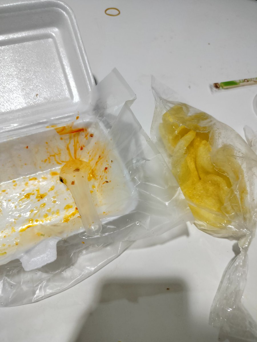 Brengsek, giliran udh habis malah keingetan ada kerupuk