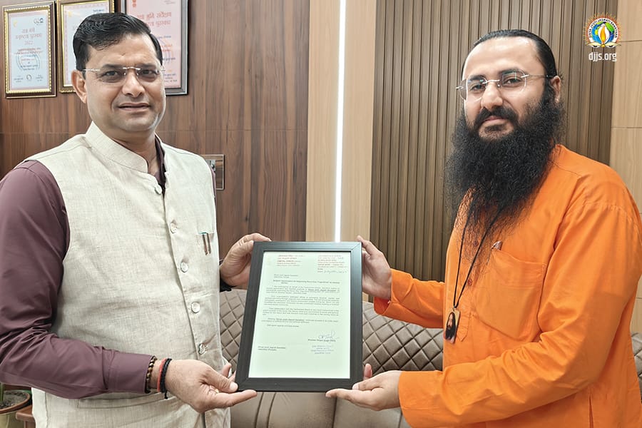 djjsworld's tweet image. Shri Kunwar Ompal Singh (IDES), CEO, Cantonment Board Jalandhar, presented a Certificate of Appreciation to Divya Jyoti Jagrati Sansthan for organizing 7-day Vilakshan Yog Shivir for #InternationalYogaDay2025 at Jawahar Garden, Jalandhar, Punjab.
Thanks for appreciation. Looking…