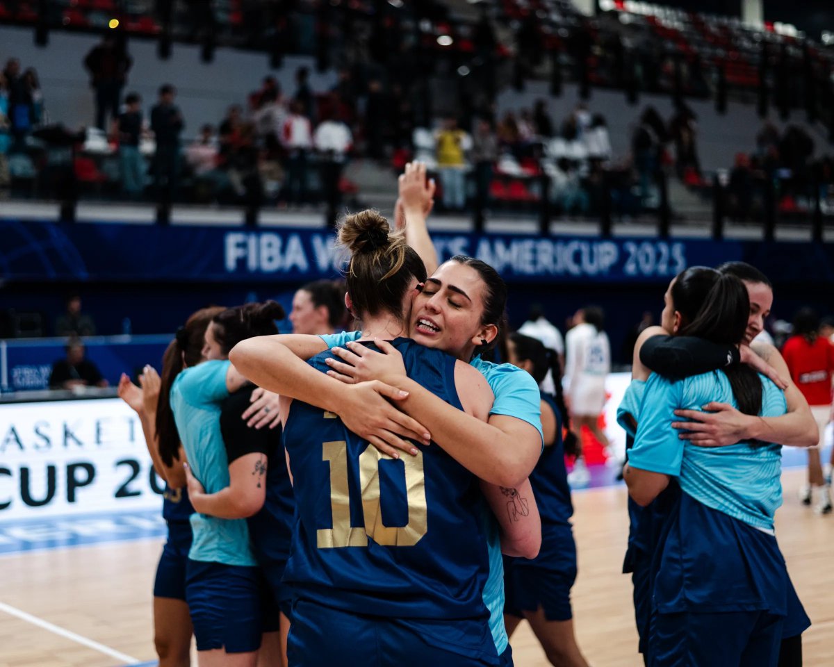 🇦🇷 𝑨𝒃𝒓𝒂𝒛𝒐𝒔 𝒅𝒆𝒍 𝒂𝒍𝒎𝒂 🇦🇷

🔜 Mañana a las 21:10 la semi de la <a href="/americupw/">FIBA Women's AmeriCup</a> contra Brasil con transmisión de <a href="/DSportsAR/">DSPORTS Argentina</a>