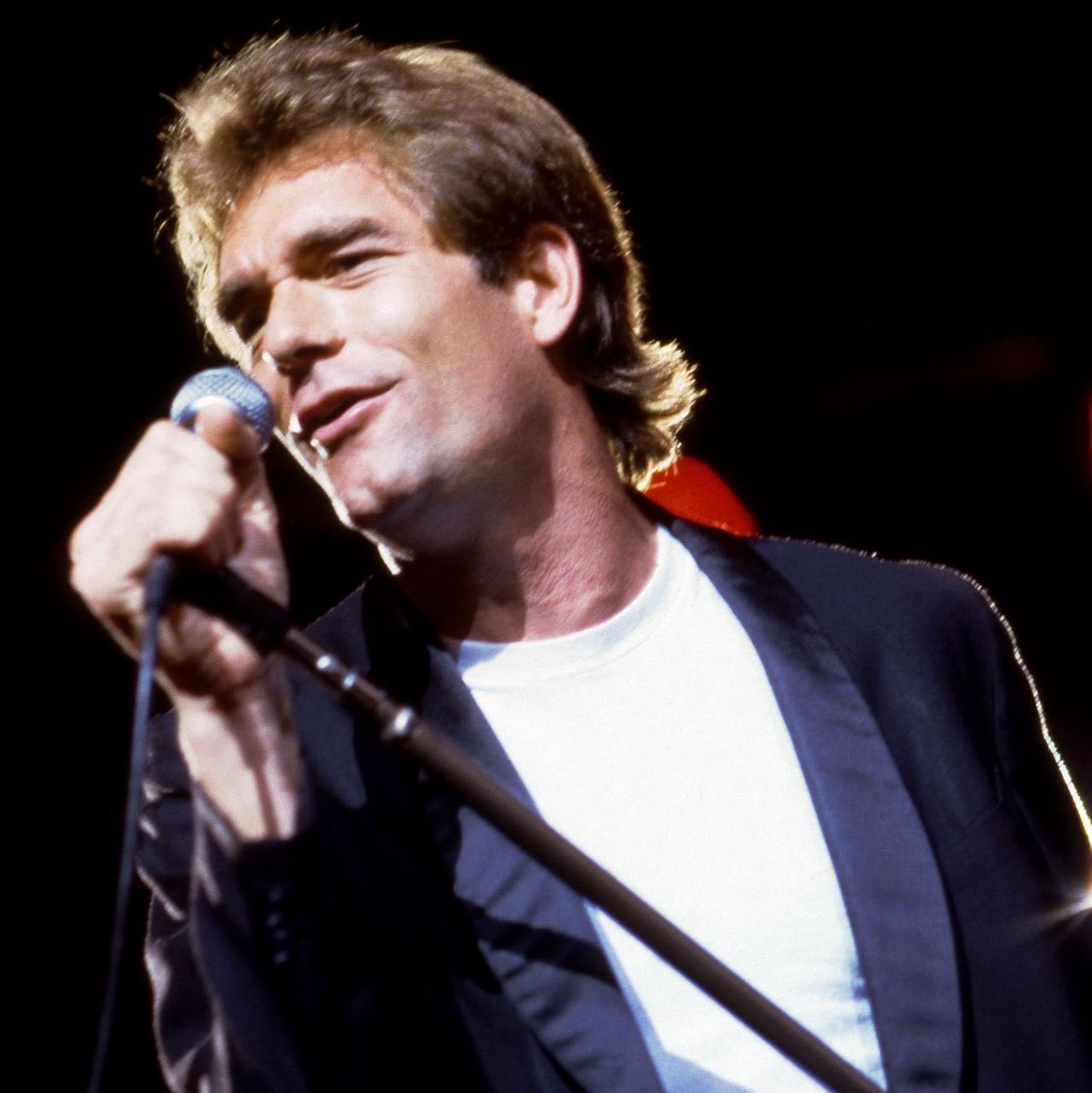 #AlmanaccoRock by <a href="/FabioLisci/"> Fabiö Lisci </a>
#OnThisDay #HueyLewis
5 luglio 1950 – Nasce Huey Lewis

Nasce a New York Hugh Anthony Cregg III, noto come Huey Lewis. Cantante e armonicista, guiderà i suoi News al successo negli anni ’80 con brani come “The Power of Love” e “Hip to Be Square”,