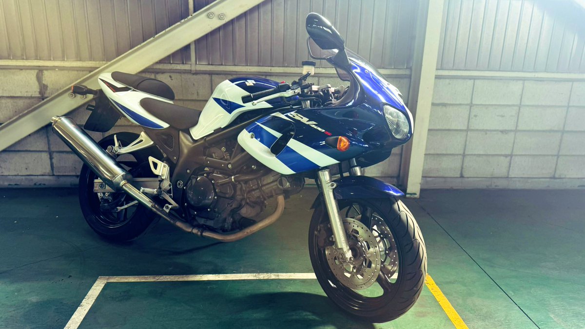 スズキ SV400S 新設計のVツインエンジンをアルミトラスフレームに搭載