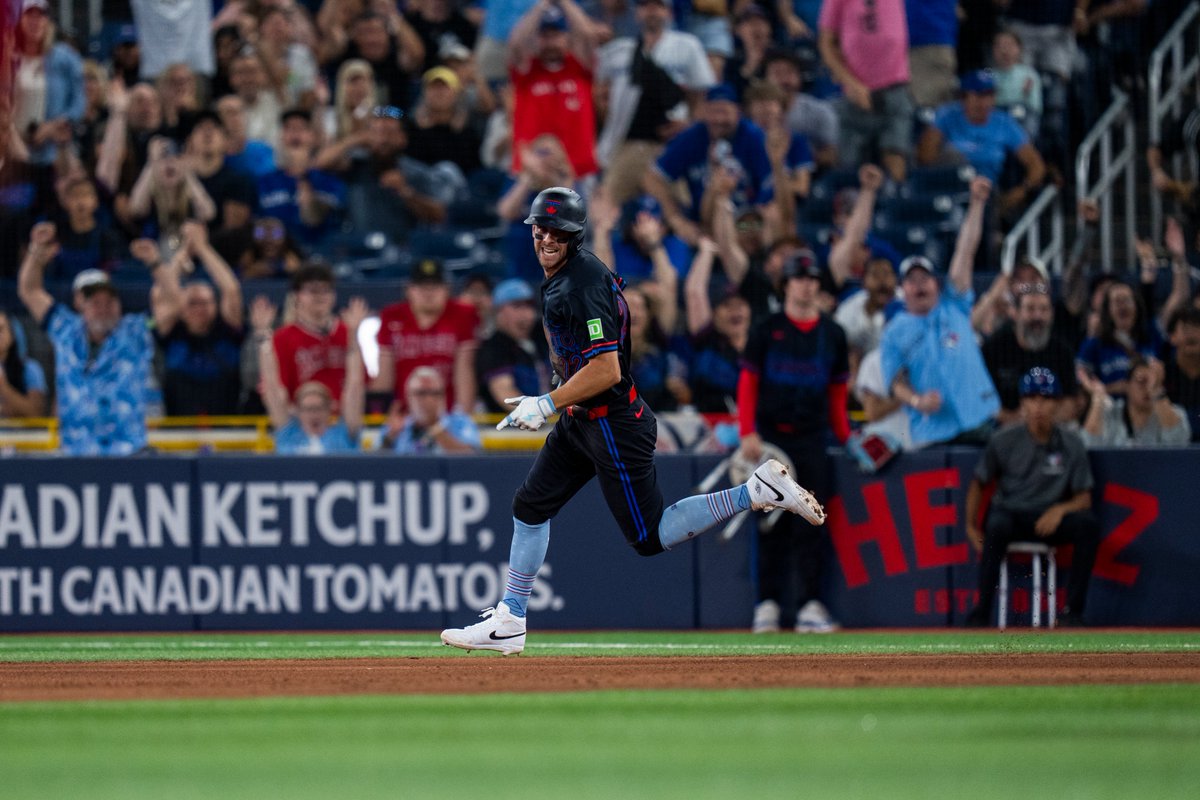 50 wins through our first 88 games of the season! 

The last time that happened? 1992. #lightsupletsgo