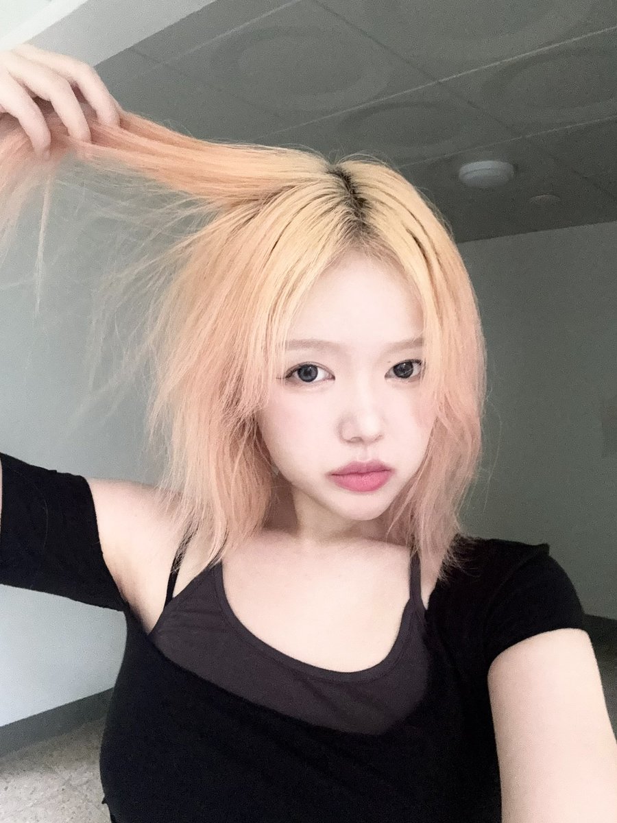 탈색모이시분들 어네이즈 컬러샴푸 빈티지핑크 한번 써보십쇼..2~3번정도 쓰면 이렇게 예쁜 코랄핑크~연핑크 느낌으로 물들어요 여름 헤어컬러로 딱이에요🤍💗