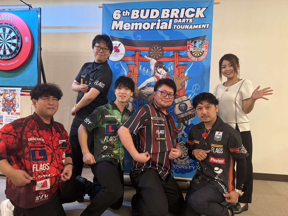 design_flags's tweet image. 【本日開催】
JSFD Bud Brick Memorial Darts Tournament

公認コーラーのねこちゃん @callerneko 
もFLAGS製シャツを着てくれております🎤

本日もTeam FLAGSの応援を何卒よろしくお願いいたします！✨️

#FLAGS