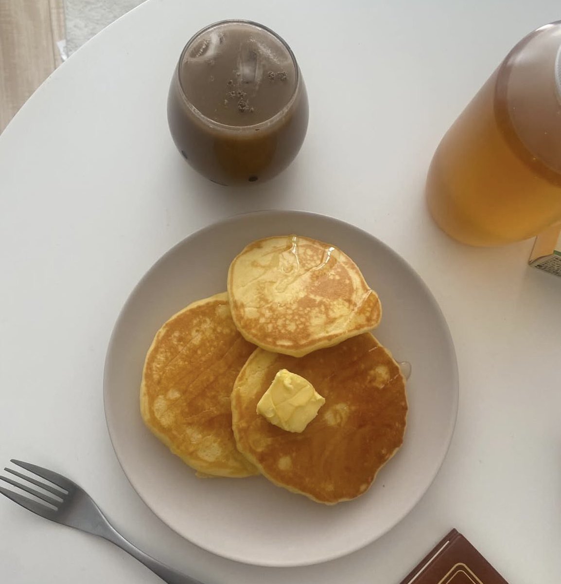 Өглөөний цайгаа уусануу 😋🥰