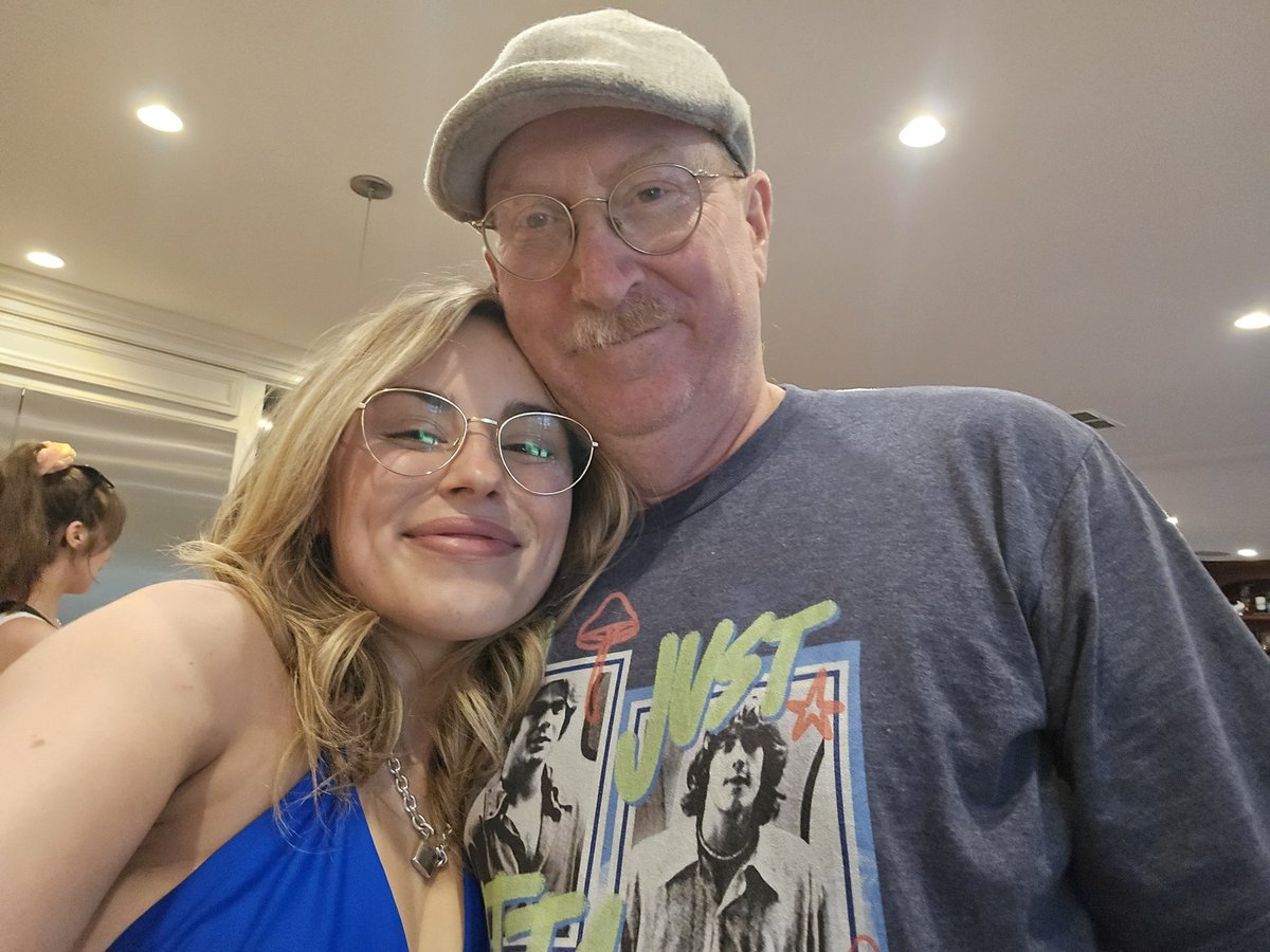 Always awesome to see <a href="/annaclairecloud/">Anna Claire Clouds</a> .