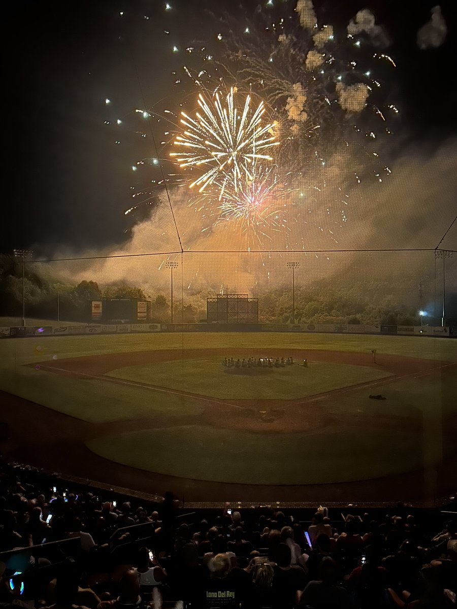 Flyboys win on Independence Day!! God Bless America 🇺🇸🇺🇸🇺🇸 <a href="/GFlyBoys/">Greeneville Flyboys</a> ⚾️