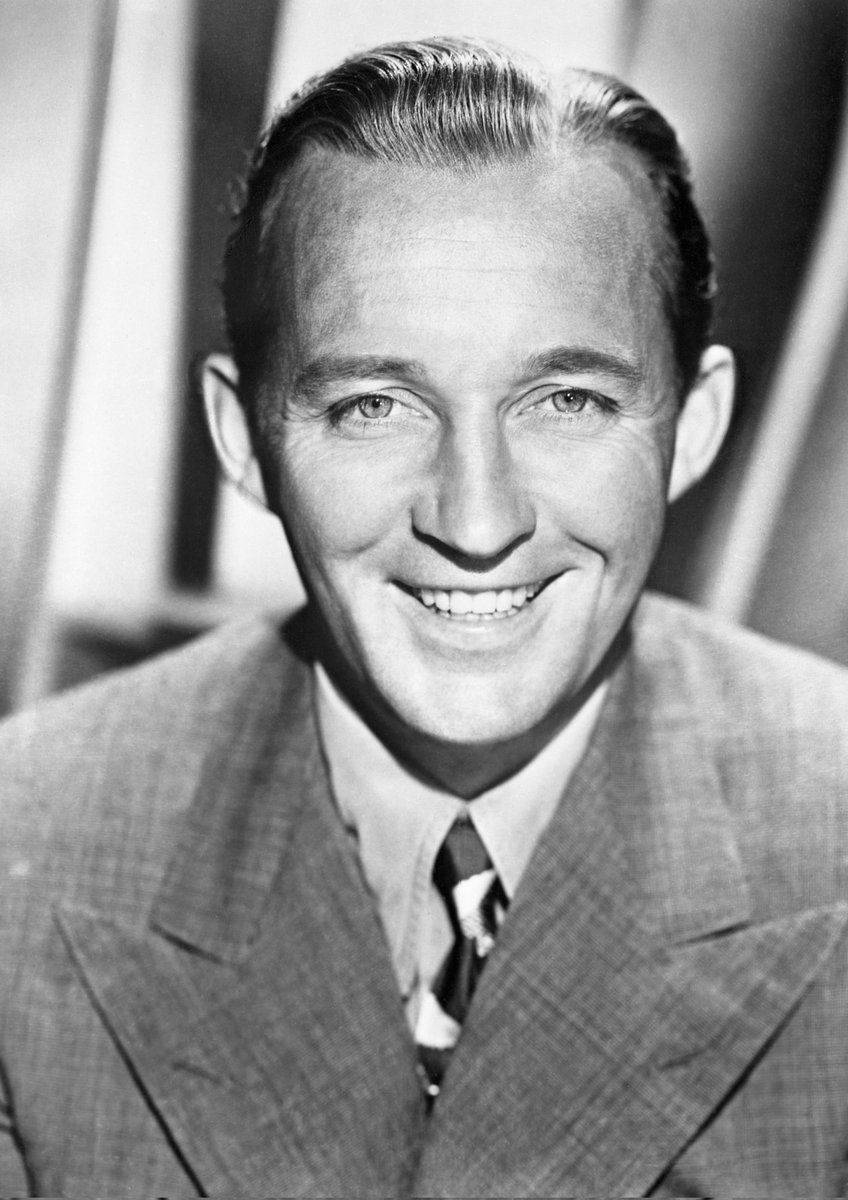 Ultimate_Tye's tweet image. #EdwardsMovieCharacterChallenge2025 #July
@midgetmoxie
Day #3 — Played by Bing Crosby: He played Bob Wallace in the 1954 musical "White Christmas".
"I don't know what you see in this long drink of charged water but, honestly, after you get to know him he's almost endurable."