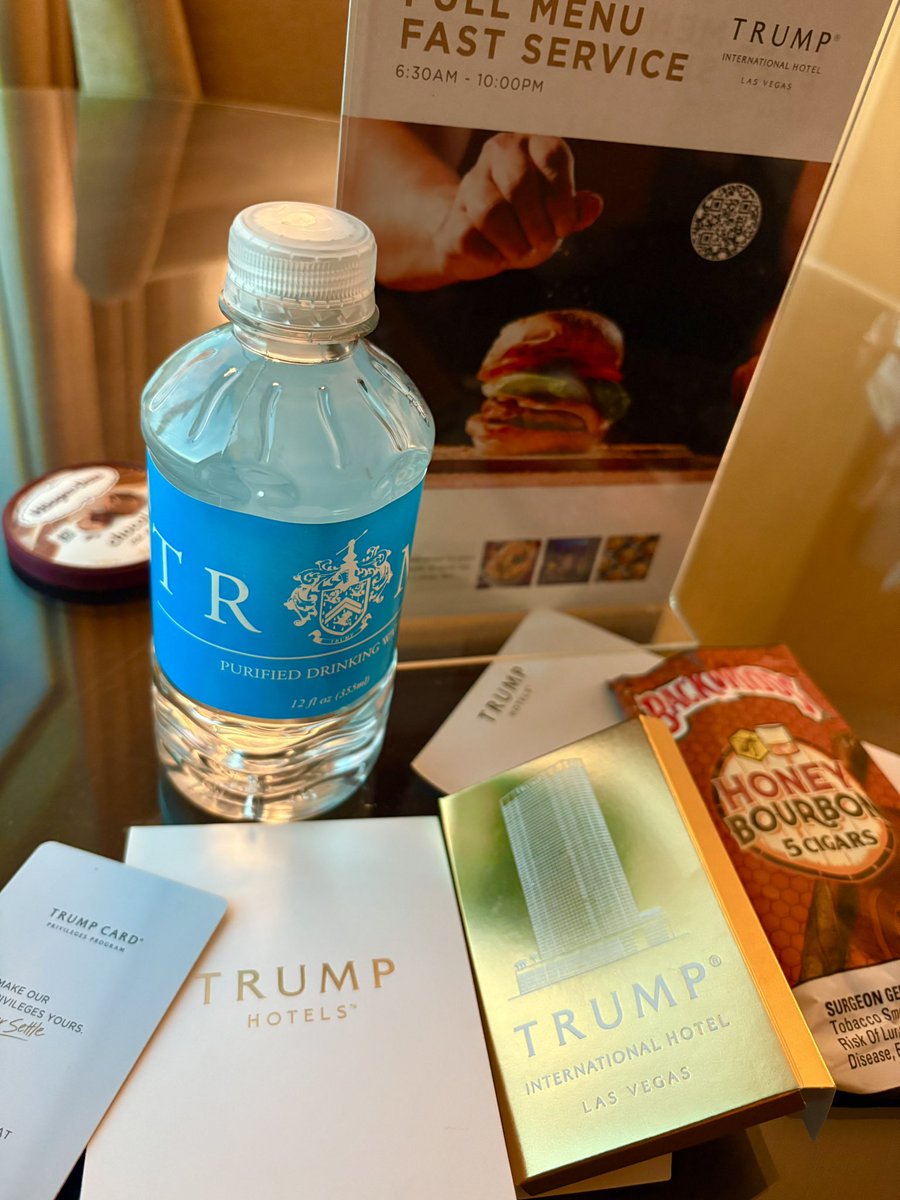 嗯哼～

出门儿约饭喝酒🍻

然后看美国🇺🇸国庆烟花🎉