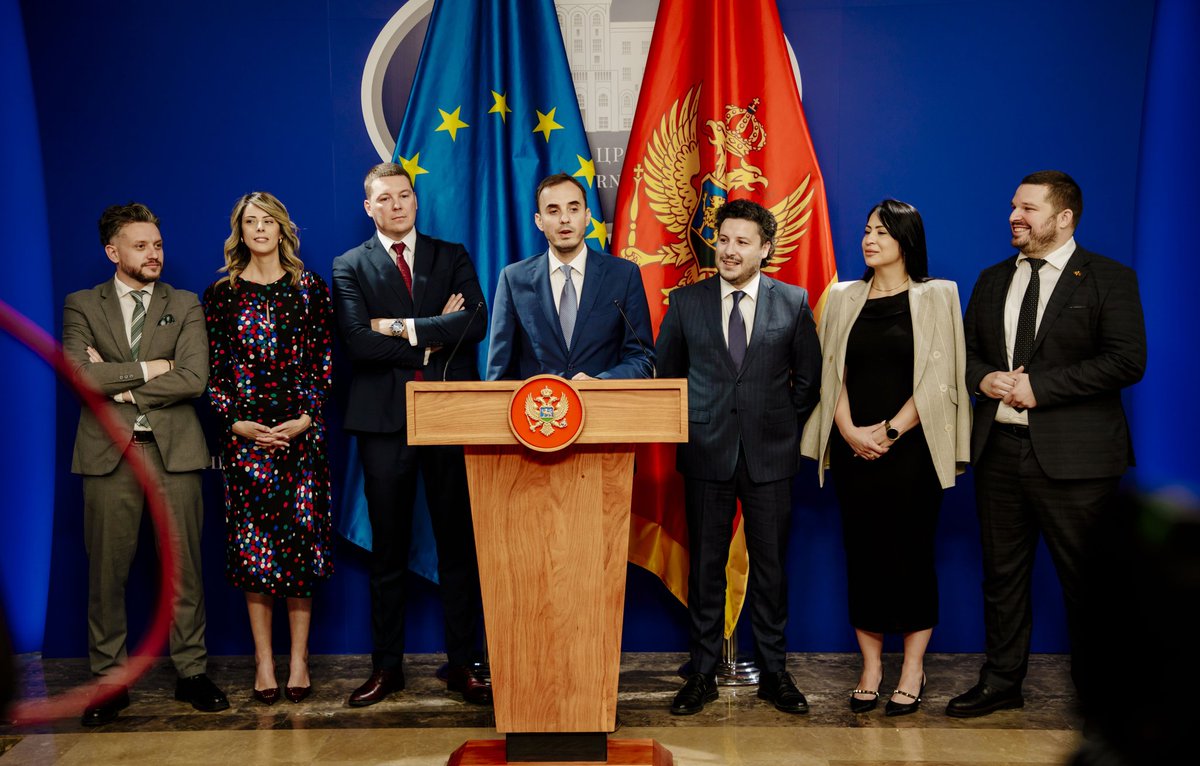 Miloš Konatar (@miloskonatar) on Twitter photo 8 poslanika će imati <a href="/pokretura/">Građanski pokret URA</a> u Skupštini 🇲🇪
p.s. nas 7 sa slika plus Luka Rakčević (kome je rodjendan danas 🥂🎂🙂) 8 poslanika će imati <a href="/pokretura/">Građanski pokret URA</a> u Skupštini 🇲🇪
p.s. nas 7 sa slika plus Luka Rakčević (kome je rodjendan danas 🥂🎂🙂)