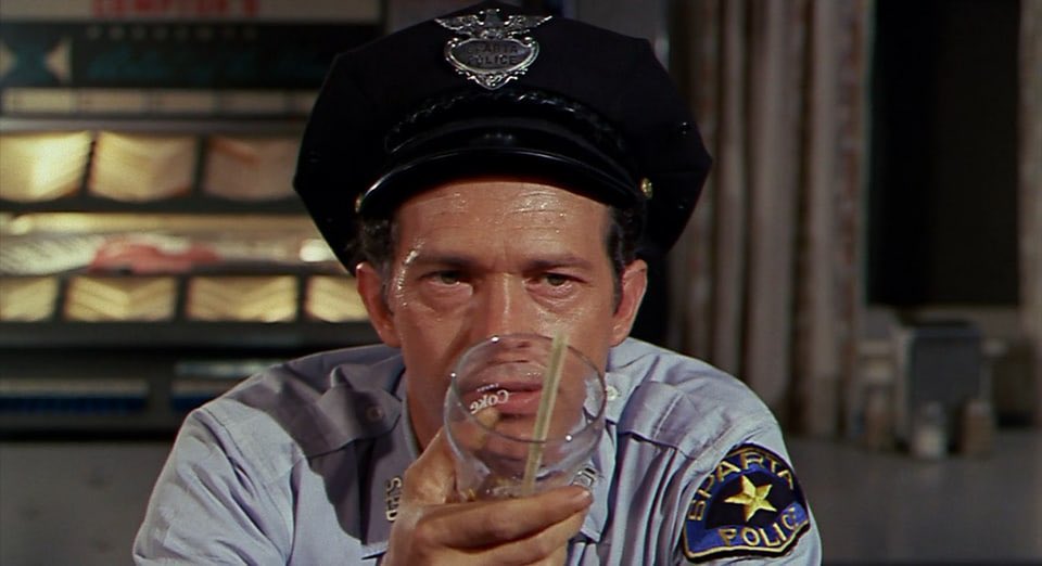 今日はウォーレン・オーツ誕生日｡｢デリンジャー｣に｢ガルシアの首｣｡決してタフガイではないこの苦み走った男が主役を張った私の劇場黎明期｡｢断絶｣の諦めきれない中年男､｢さすらいのカウボーイ｣の渋い相棒､そして｢バッドランズ｣の父｡これからが本物の円熟期､という５３歳で去りました。