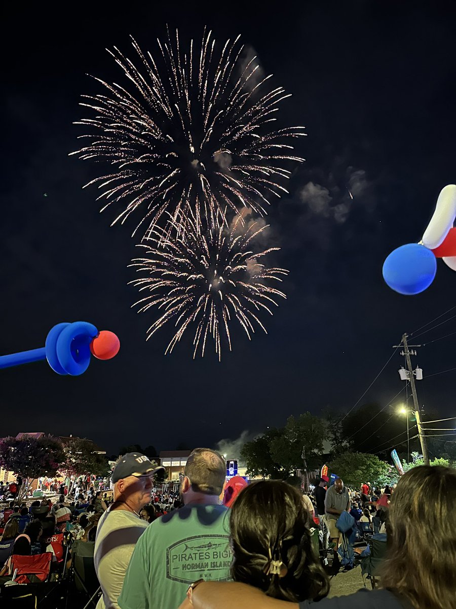 CityofConyersGA's tweet photo. We’re reminiscing about last night’s fabulous Red, White &amp; Boom in @OldeTownConyers! Thank you to our partners @RockdaleGov for making the event possible. The atmosphere, entertainment, energy, food vendors, sponsors &amp; fireworks were electric! 
Happy Independence Day!🎆🇺🇸💥 https://t.co/50hvw85Fyd