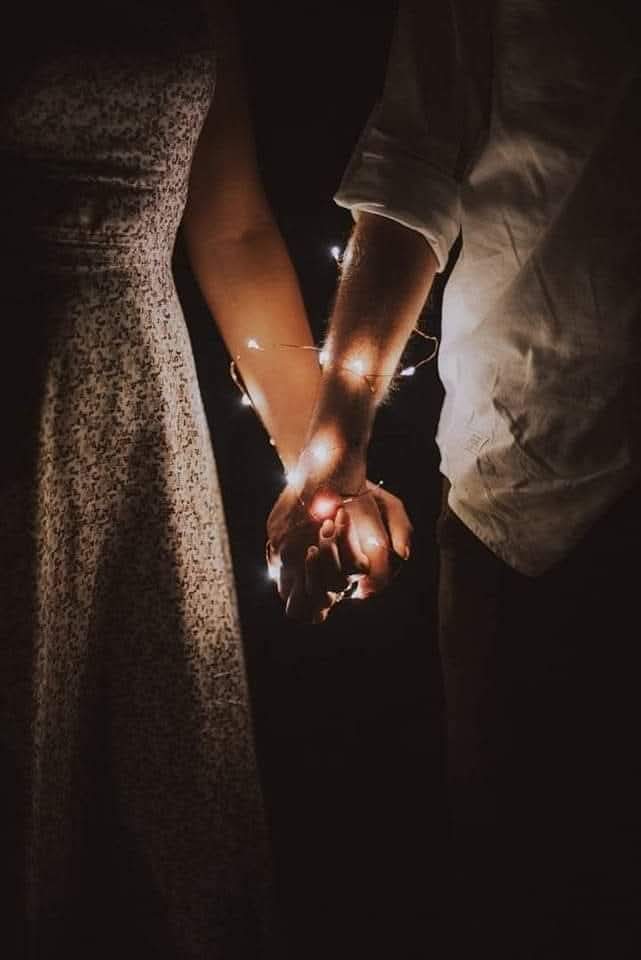 إني أشتاقلك ❤️
شوقا يرهق قلبي
كأنكِ النبض🤍
وإن غبتي
 سكن كل شيء💜
لا الكلمات تجيد وصفكِ
ولا الصبر يجيد غيابكِ🩷