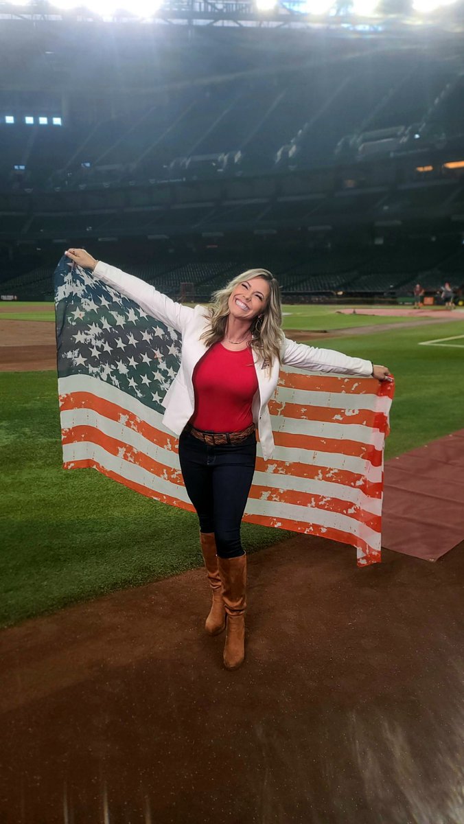 RachelColeTV's tweet photo. Happpppy Birthday, USA!! 🇺🇸❤️⚾️💙 #AnchorsAway #America #ArizonaDbacks https://t.co/0DgFo9Cv9N