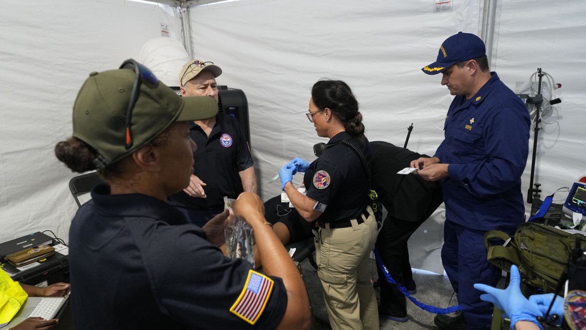 ASPRgov's tweet image. ASPR wishes everyone a safe and healthy #July4th! Responders with the National Disaster Medical System are working behind-the-scenes in DC, standing ready to provide medical care or first aid at medical aid stations in the area on #IndependenceDay.