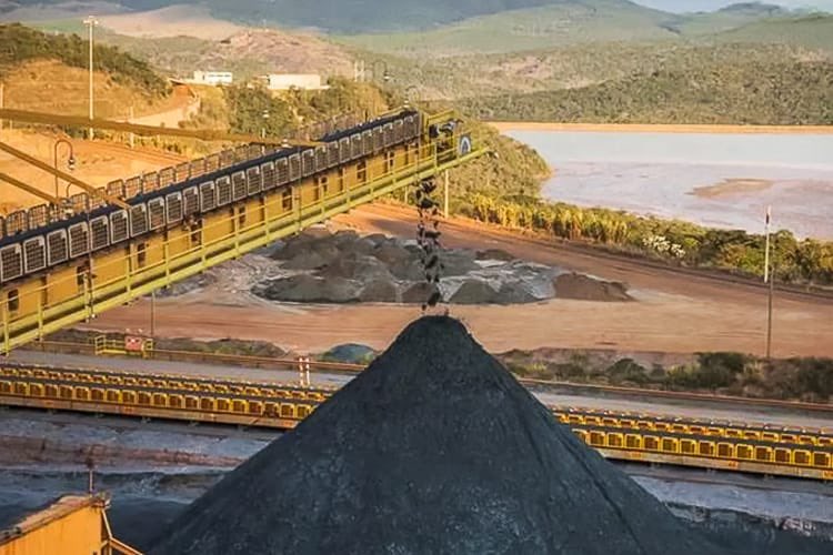 celsopansera's tweet photo. 🚀 Indústria brasileira cresce 1,8% em 2025 e gera 200 mil empregos. Setor avança 3,3% em maio e supera nível pré-pandemia. Impulso vem do programa Nova Indústria Brasil. #Economia #Indústria https://t.co/8p7nWojjpr