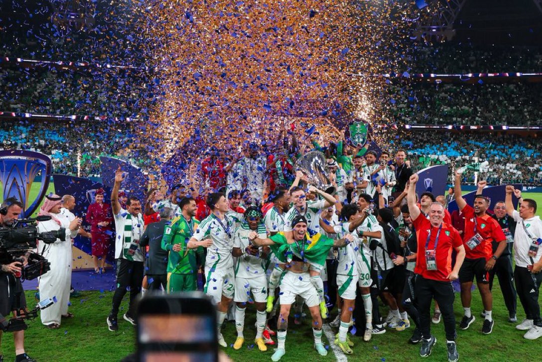 صحيفة Tribuna الإنجليزية 🚨- 

لقد فعل الهلال كل هذا ماذا لوكان بطل قارتهم متواجداً 💚🥶
