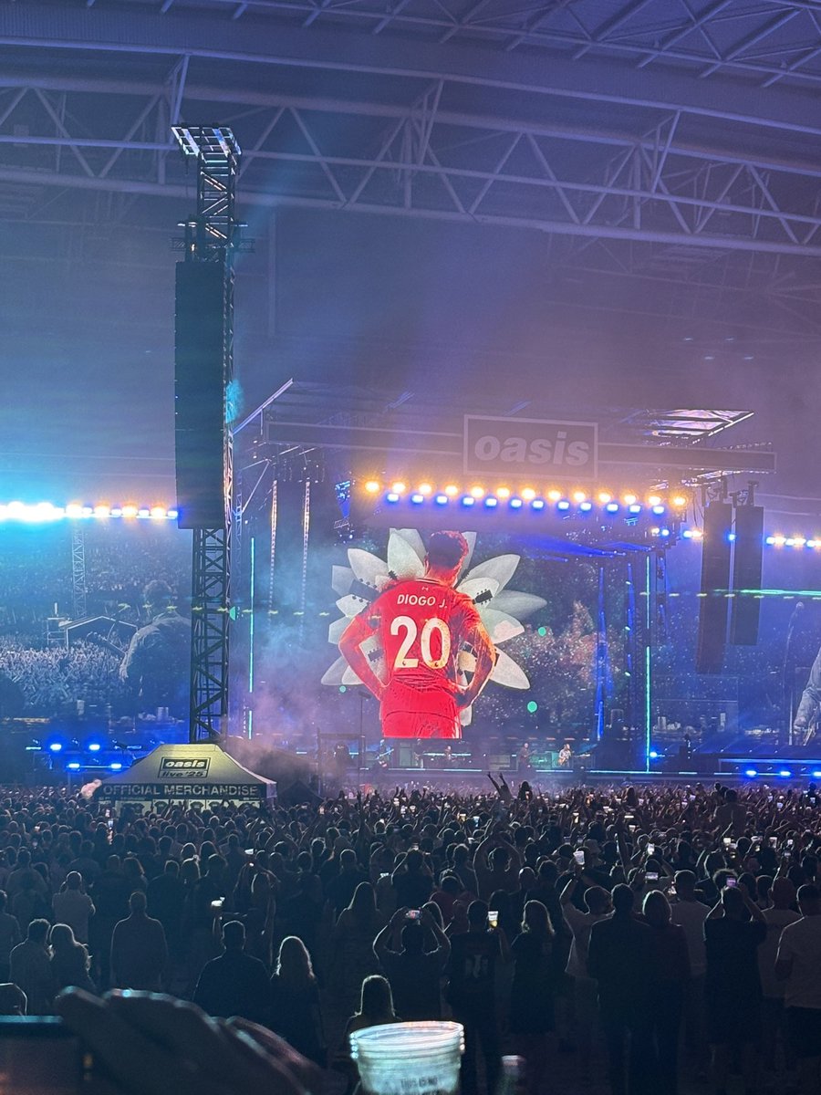 ZakPhillips20's tweet photo. What a fucking night https://t.co/UfN6FNdGe7
