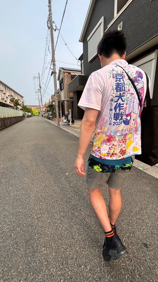 michi_smith1124's tweet photo. 旦那氏、わたしのTシャツのためピチピチボーイ https://t.co/BfwpR1rZTs