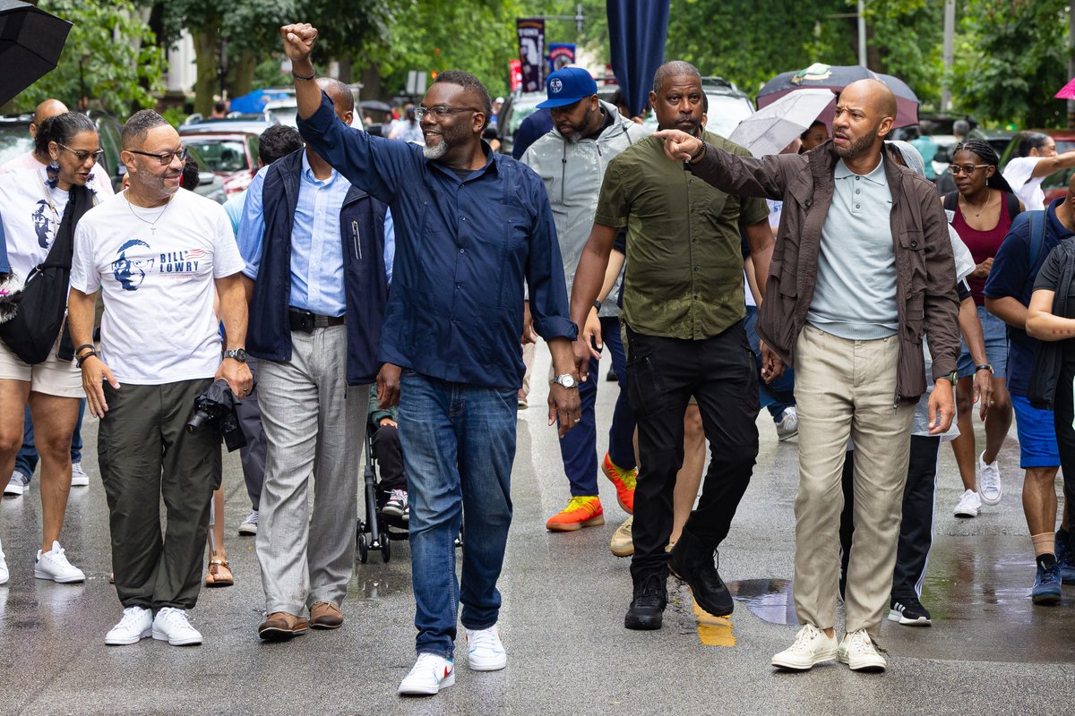 ChicagosMayor's tweet photo. Chicago will not let a cowardly act of violence stop us from being in community together. This morning we marched in the 4th on 53rd Parade in Hyde Park as a reminder that it takes all of us to make this a safe holiday. Rain or shine, keeping people and communities safe is our top priority this 4th of July weekend.