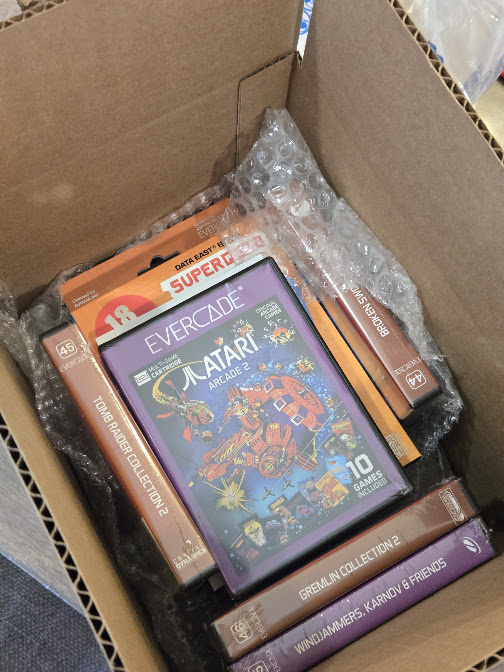 SongbirdPro's tweet image. Wouldn't you like to have all of these? A few fans will get some -ahem- explosive Evercade games showing up in their mailbox soon.
Happy 4th of July everybody!